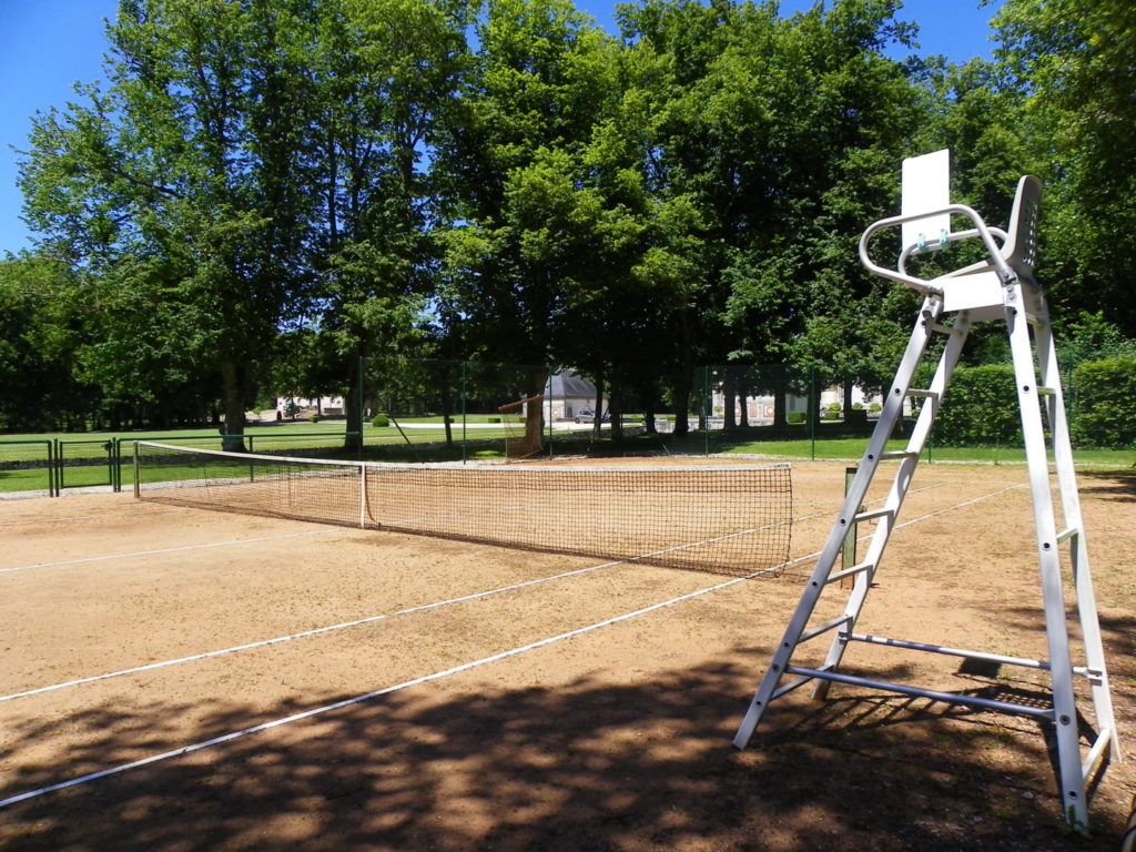 Clay tennis court of the castle of Bourron